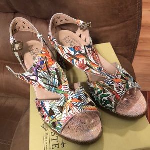 L’ Artiste orange multi colored